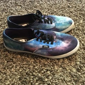 Only worn a few times. Super cute on!