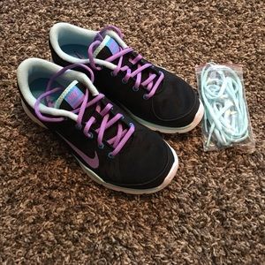 Size 7.5 Nike women's shoes