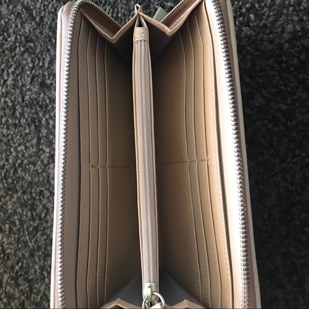 🔆Calvin Klein Wallet🔆 - Picture 3 of 4