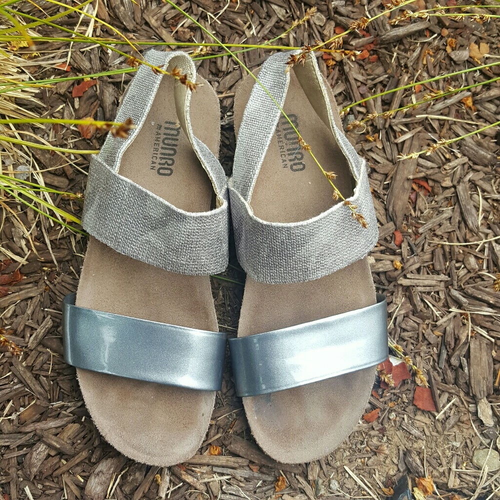 *SOLD*Munro Pisces metallic sandal*SOLD*