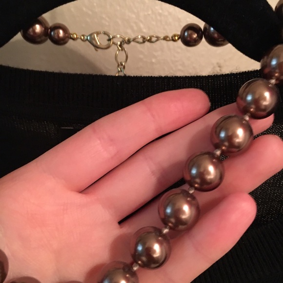 Chunky Pearl Single Strand Necklace - Picture 2 of 3