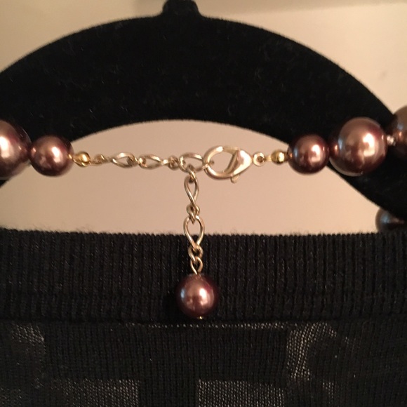 Chunky Pearl Single Strand Necklace - Picture 3 of 3