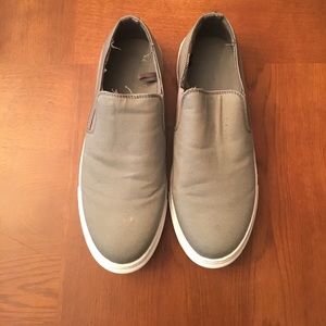 Women's urban outfitter slip ons size 9