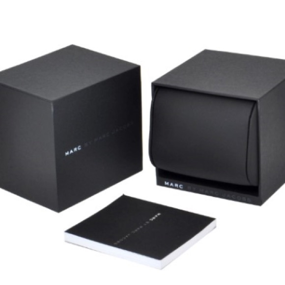 Marc by Marc Jacobs Gold Link Watch - Picture 6 of 6