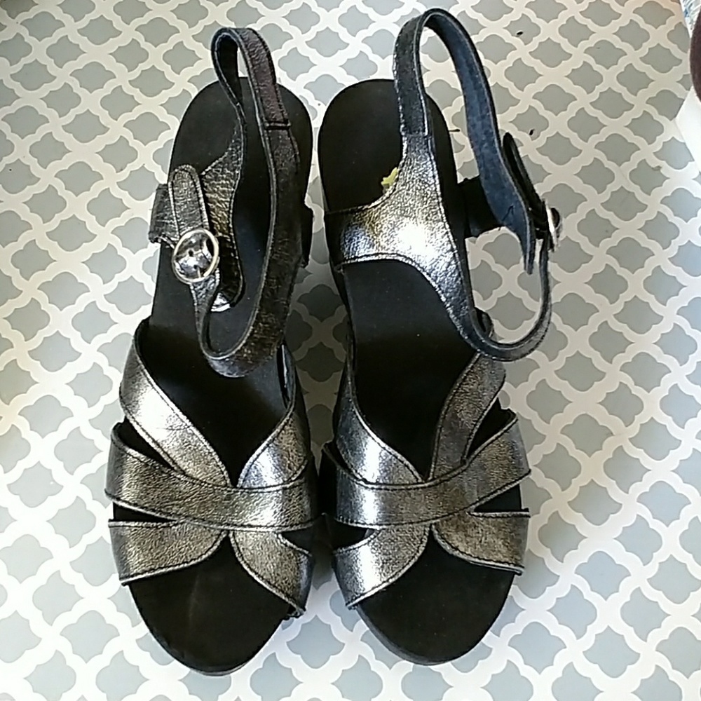 Sandals Metallic silver and black Volatile