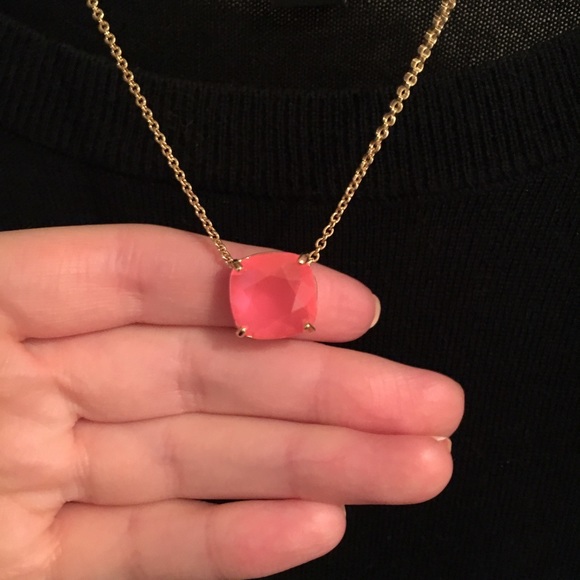 💕NWT Kate Spade Mini Stone Hot Pink Necklace - Picture 3 of 4