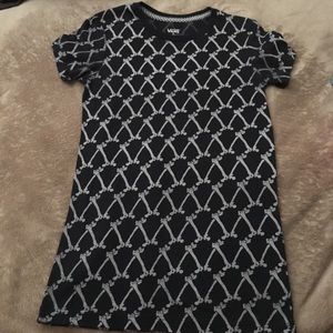 Vans off the wall// Bones Tee