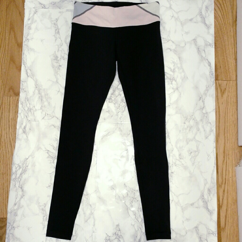 Lululemon leggings in black