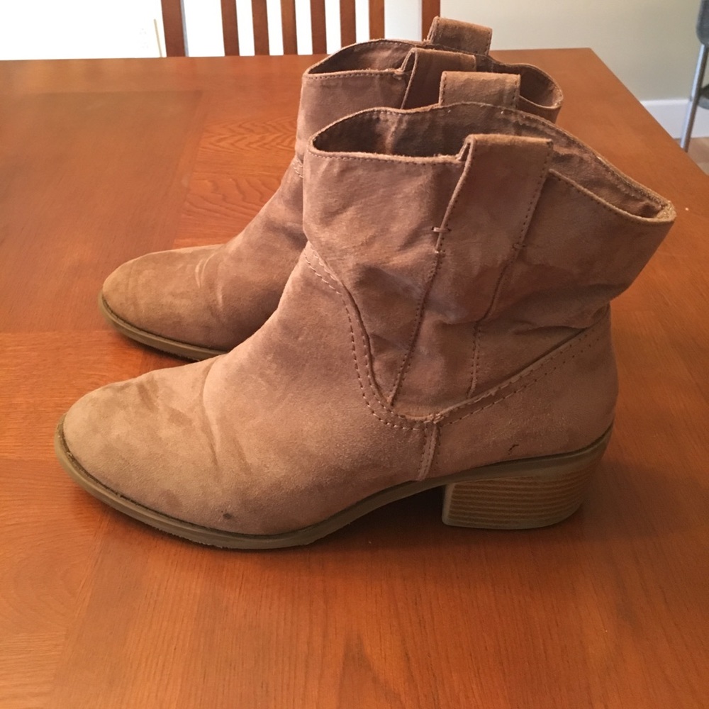 Women's size 9.5 target boots