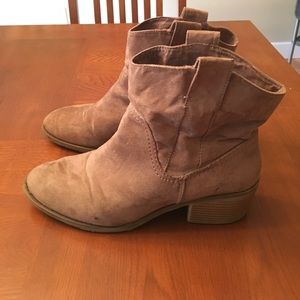Women's size 9.5 target boots