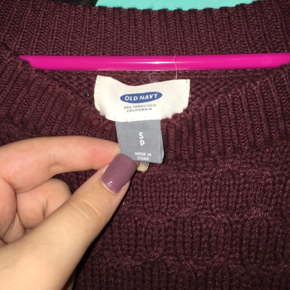 Old navy Burgundy sweater size small - Picture 3 of 3