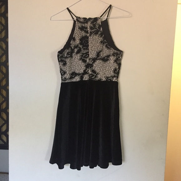 crochet velvet halter dress - Picture 4 of 4