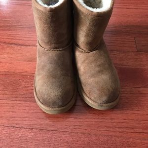 Ugg classic short youth size 5 and 7 women