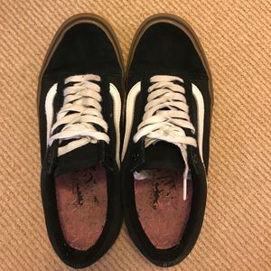 Black and white vans classics