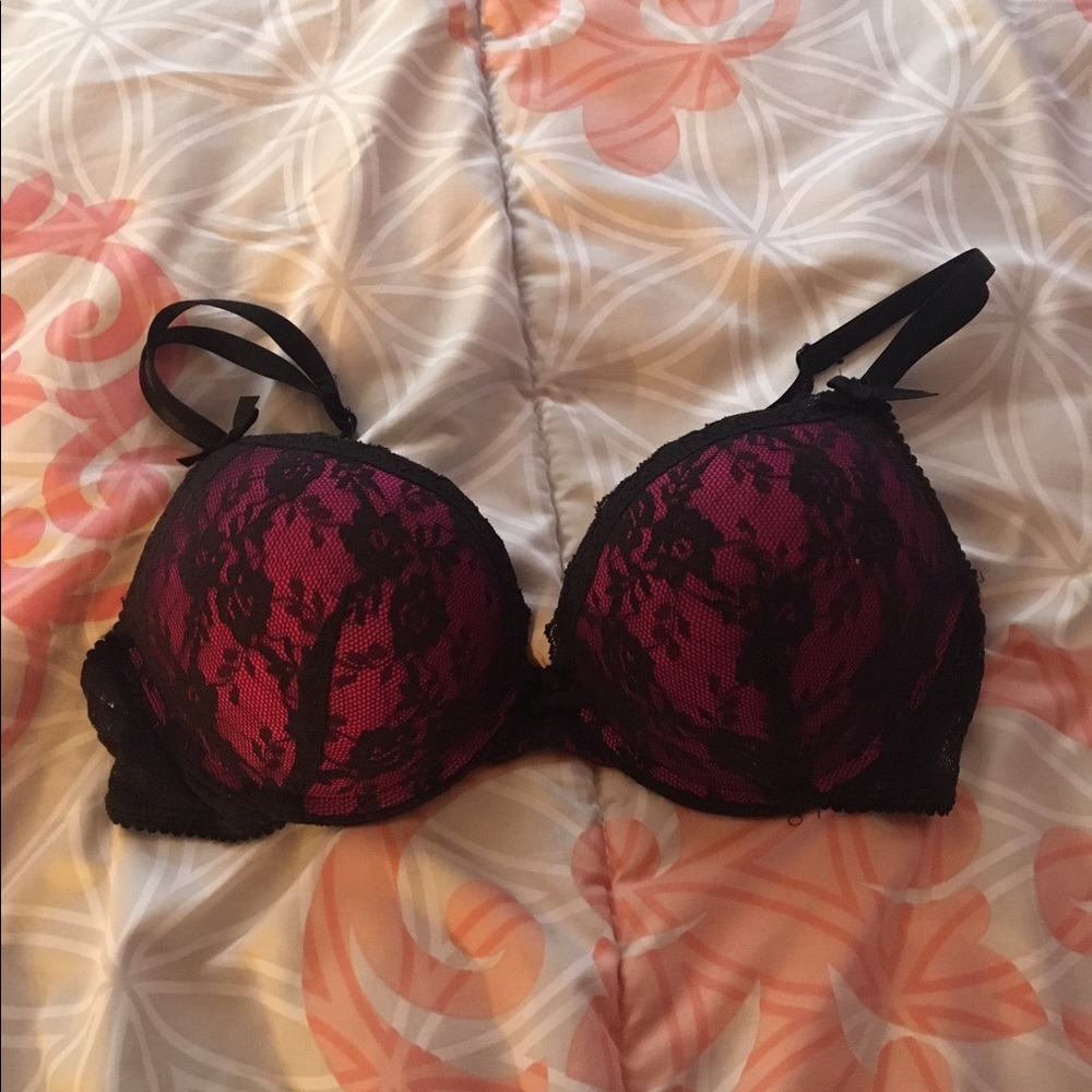 *SOLD ON MERC* Pink & Lacy Ultra Push-Up Bra