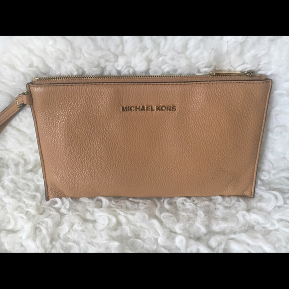 Large Michael Kors clutch - Picture 1 of 2