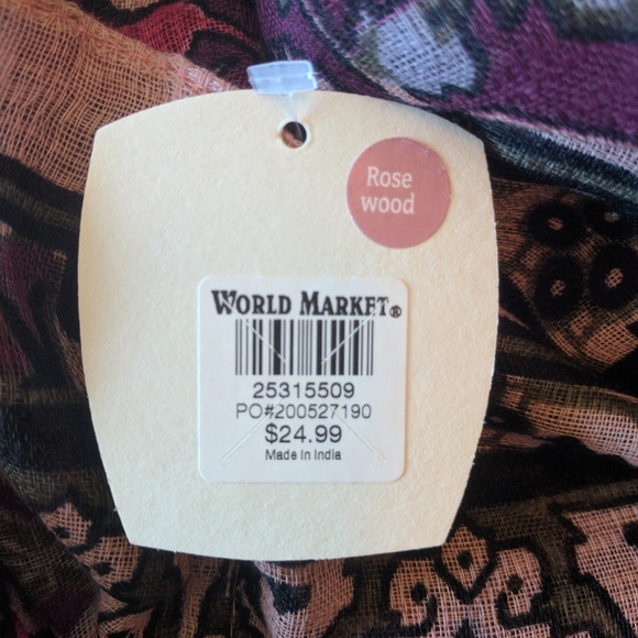 Rose pattern Infinity scarf - Picture 2 of 2