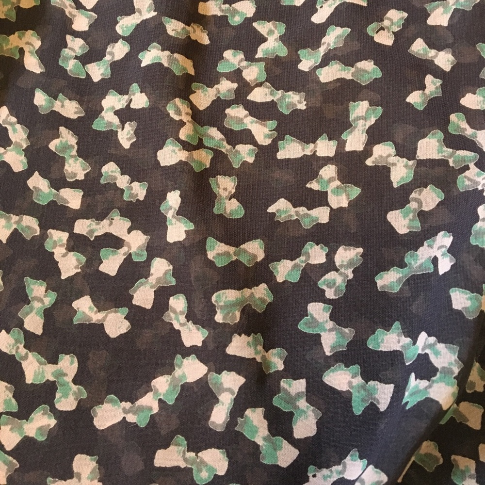 Beautiful blouse - Picture 2 of 3