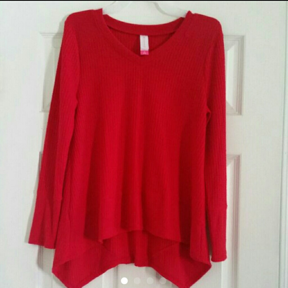 SMALL Lovely Red Soft & Trendy Sharkbite Top NWT