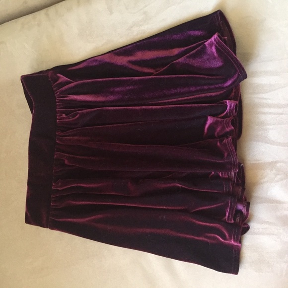 burgundy velvet skater skirt - Picture 2 of 2