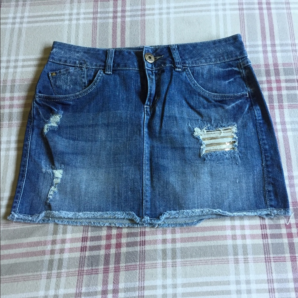 Elle Women's mini skirt.