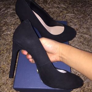 NYC limited Pour La Victoire black heels
