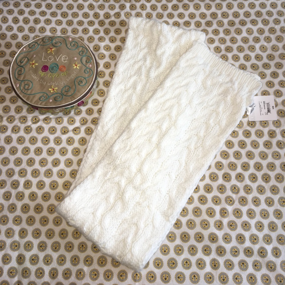 NWT Liz Claiborne Cable Knit Cream Scarf NEW!!!