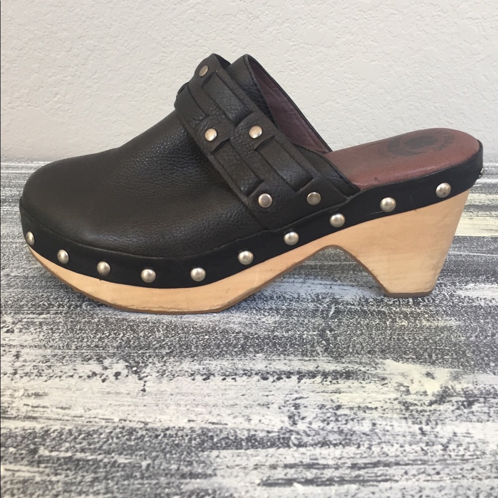 Lucky brand clogs