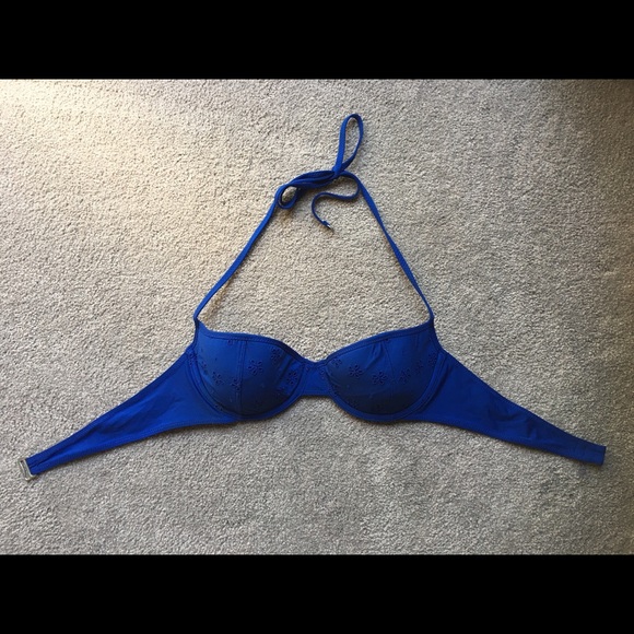 Bikini - Picture 1 of 1