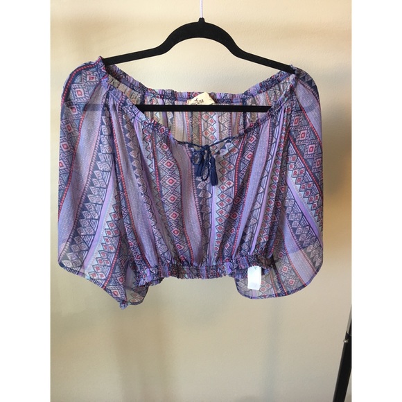 Hollister Crop Top - Picture 2 of 2