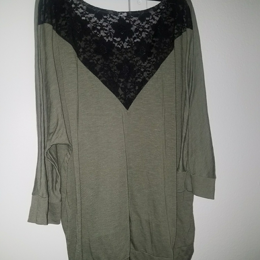 4x Lace back Tunic