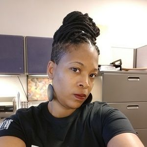 Meet your Posher, Ebony