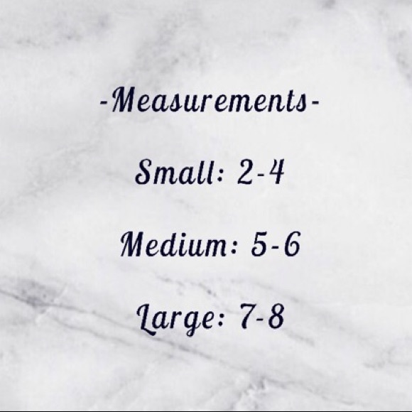 Only Larges left 💔 Floral Gray Surplice Romper - Picture 4 of 4