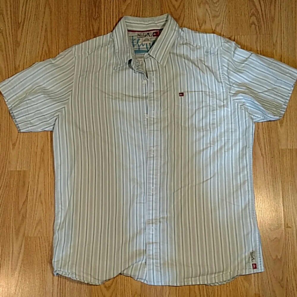 Quicksilver Short sleeve button down (size L)