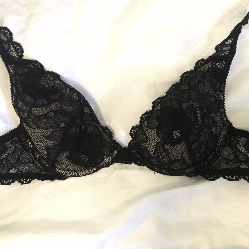 VICTORIA'S SECRET BLACK LACE PLUNGE BRA NO PADDING
