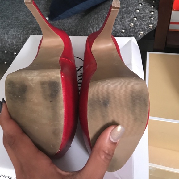 Red Dayla Steve Madden Platform stilettos - Picture 2 of 2