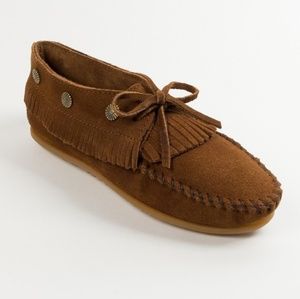 Minnetonka Fringed Moc in Dusty Brown