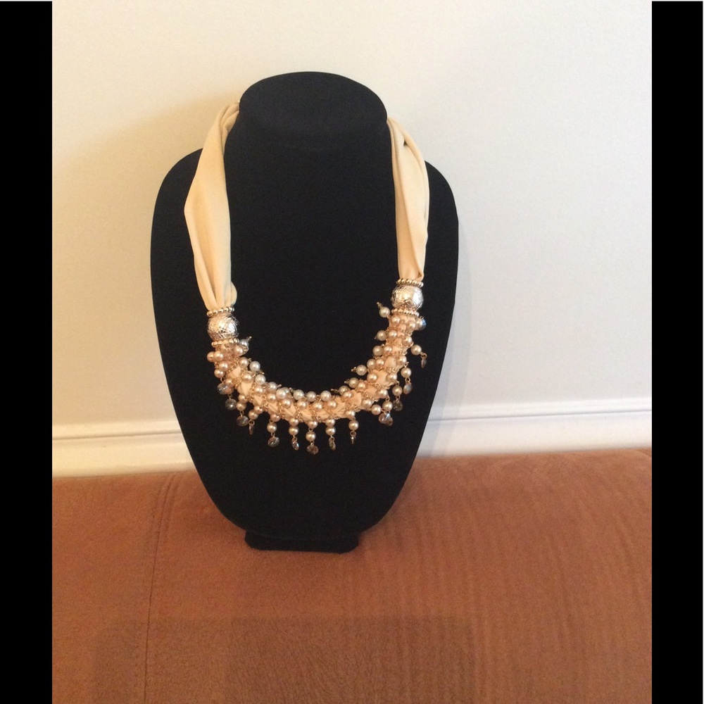Women's scarf with beads