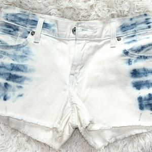 Levi bleached jean shorts