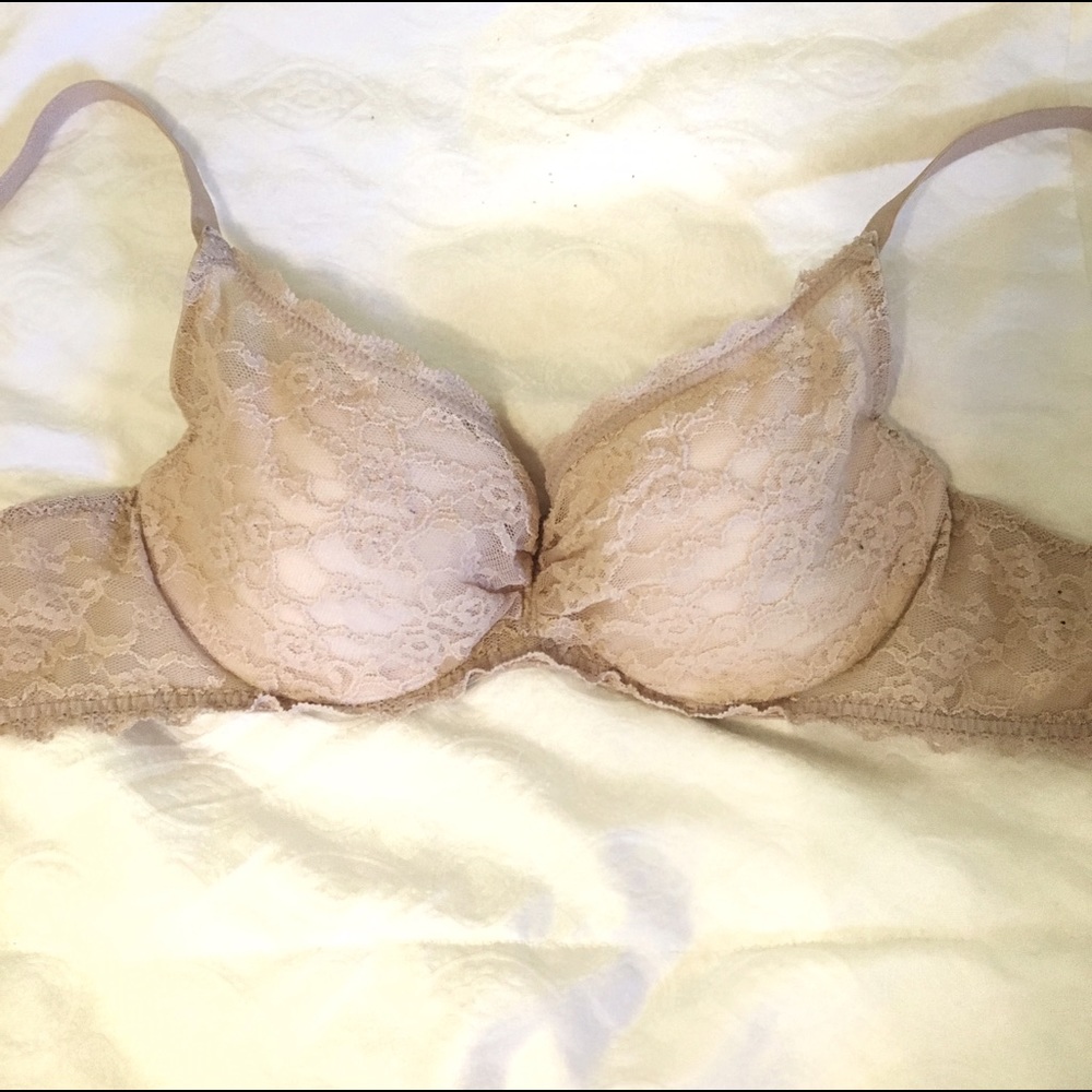 VICTORIA'S SECRET LINCED LACE NO PADDING NUDE BRA