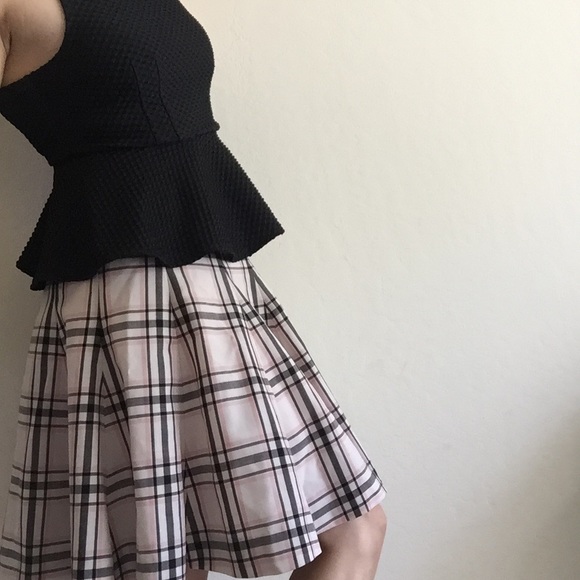 Korean style flare plaid skirt - Picture 2 of 3