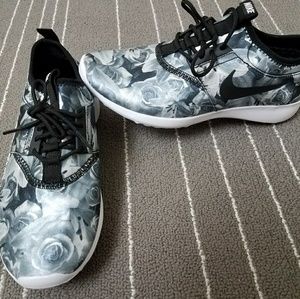 Nike rose print rejuvenate sneakers