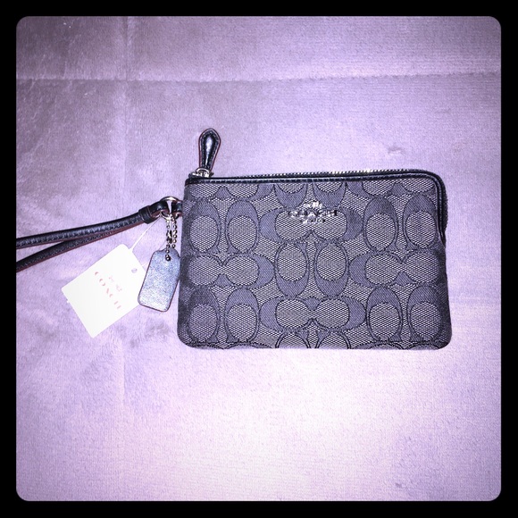 Coach Handbags - 🆕 Black Coach Signature Wristlet