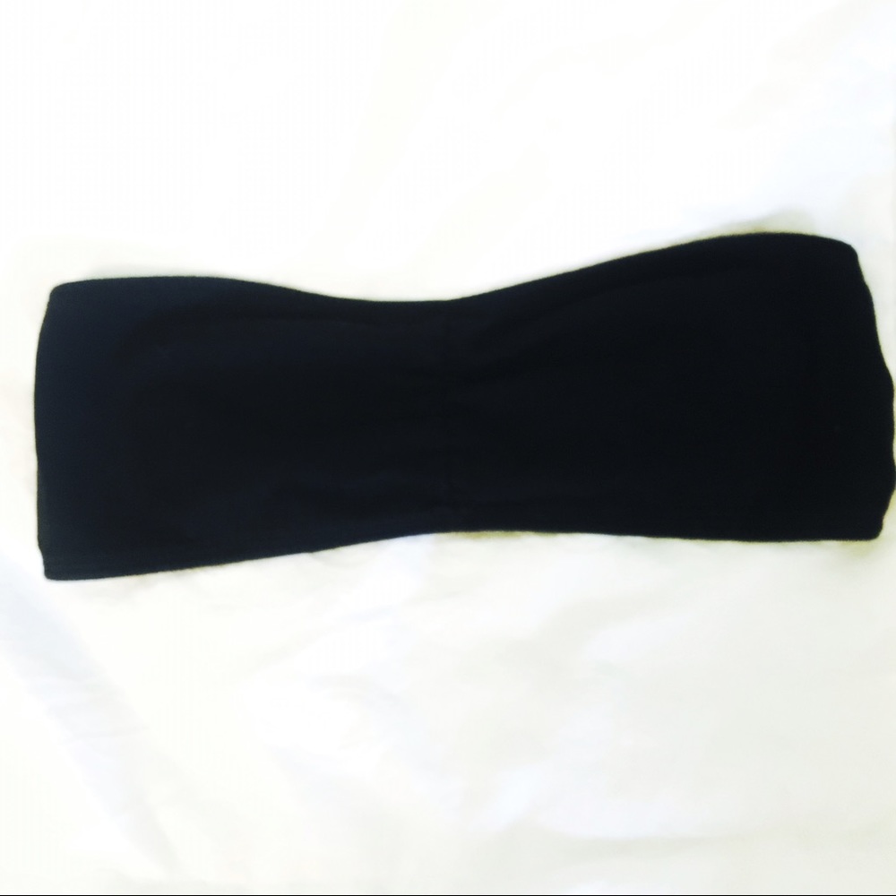 BASIC BLACK BANDEAU! MUST HAVE IN EVERY CLOSET!