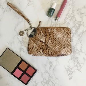 LULU WRISTLET 💕💋🍷👛