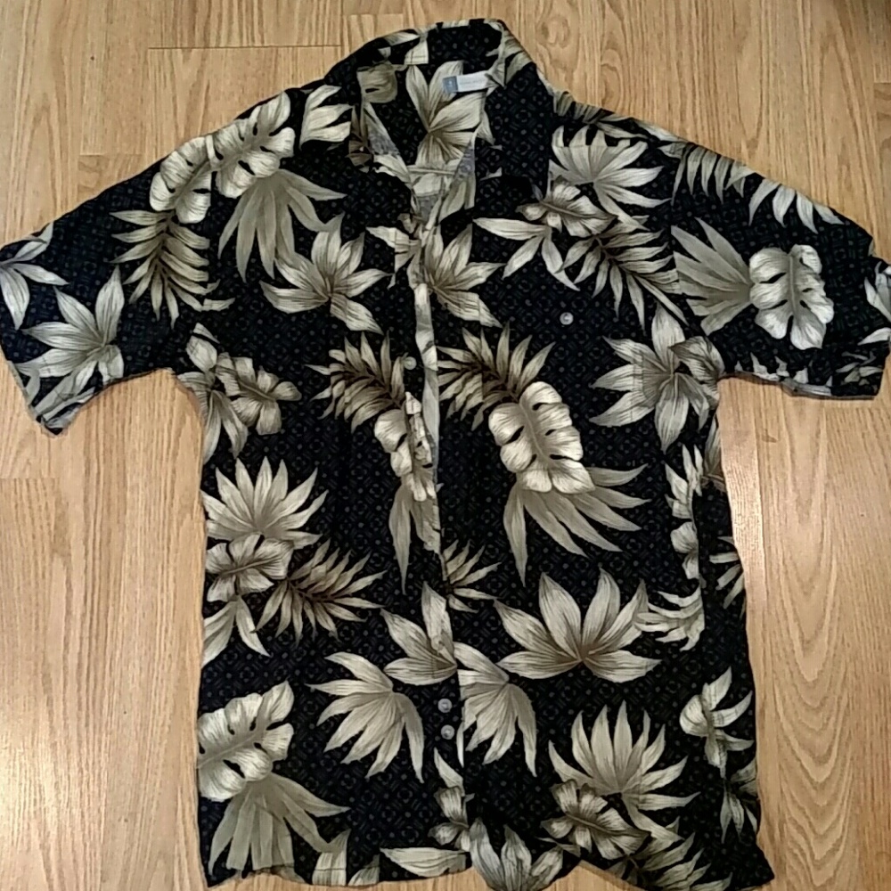 Hawaiian short sleeve button down (Size M)