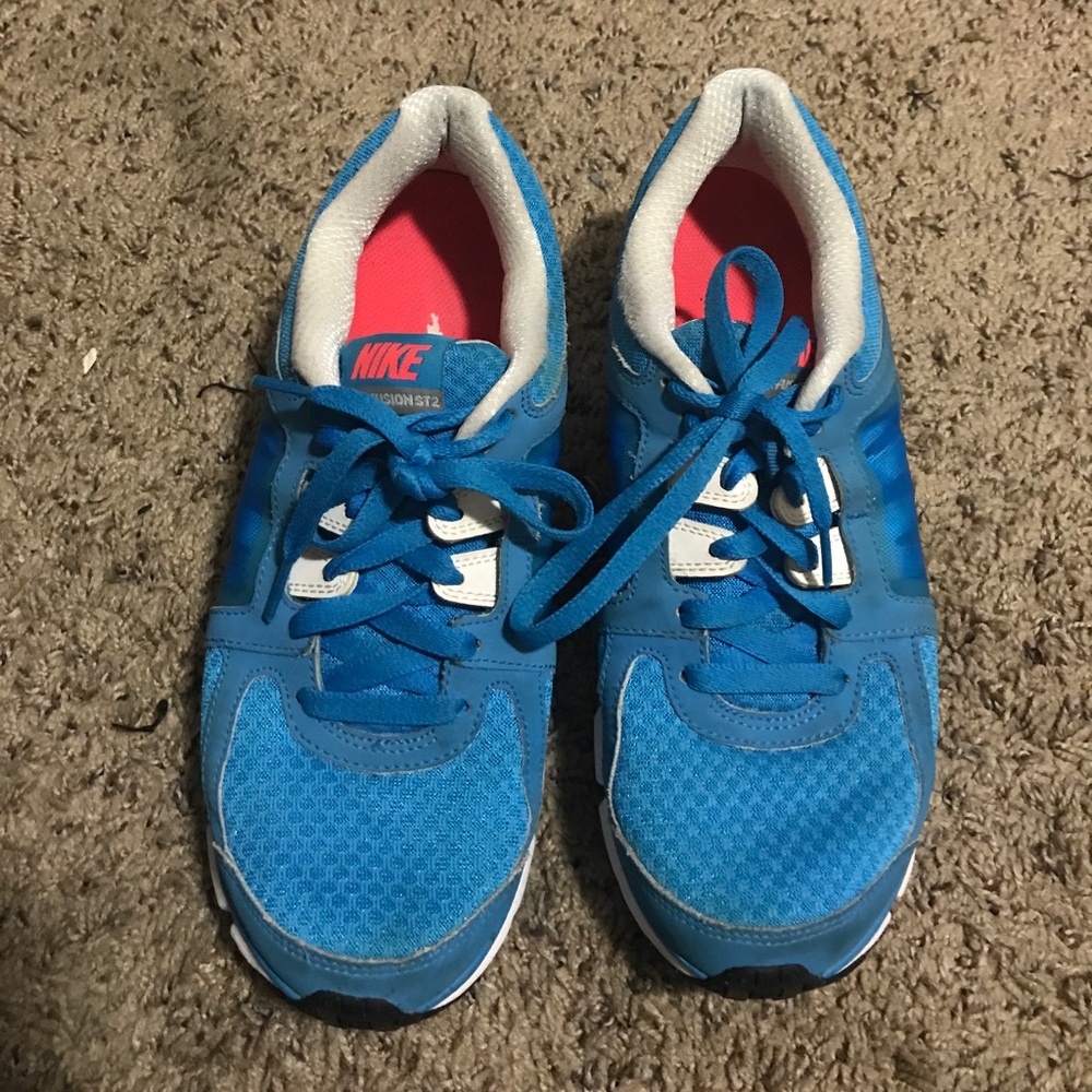 Nike Dual Fusion Sneaker