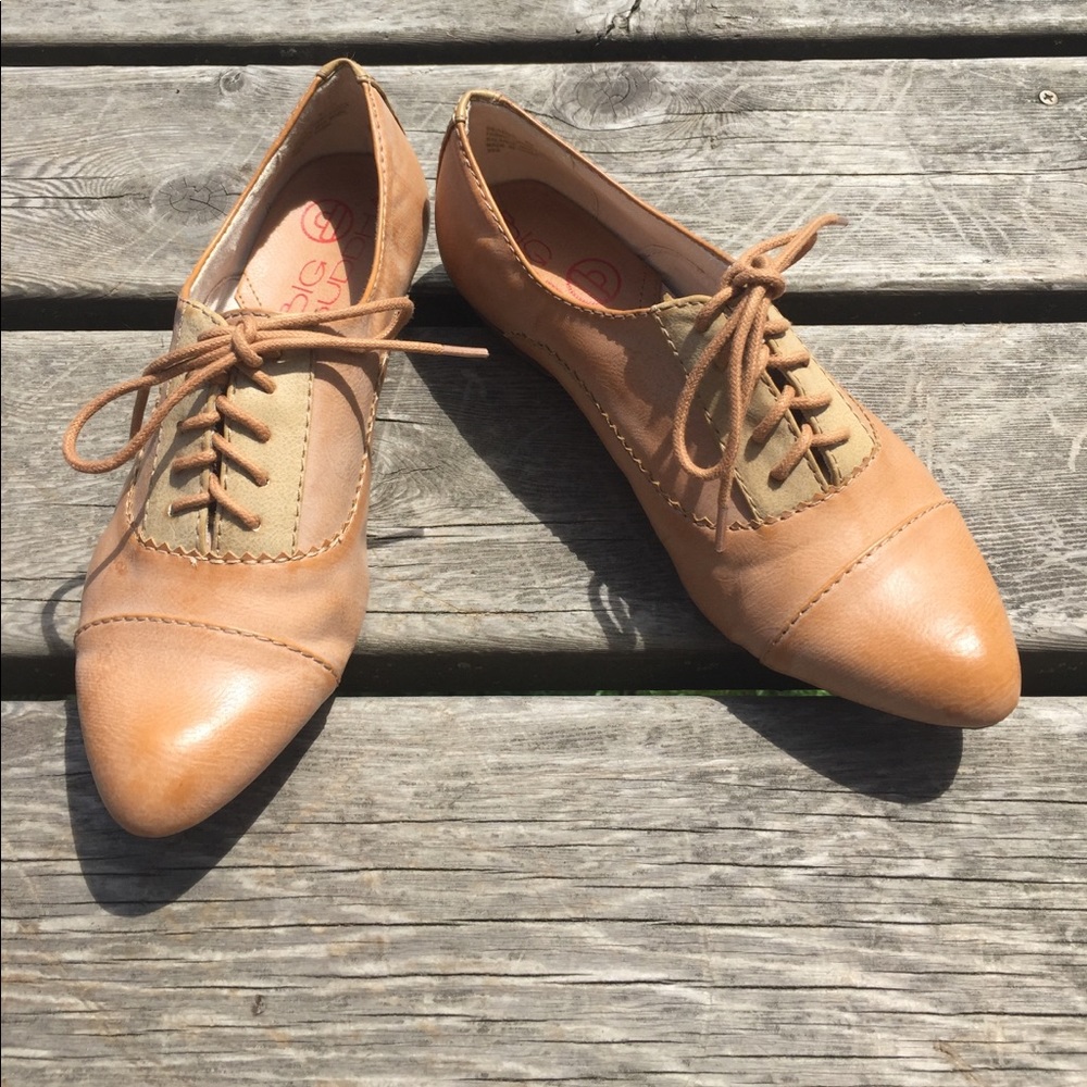 Lace up oxfords