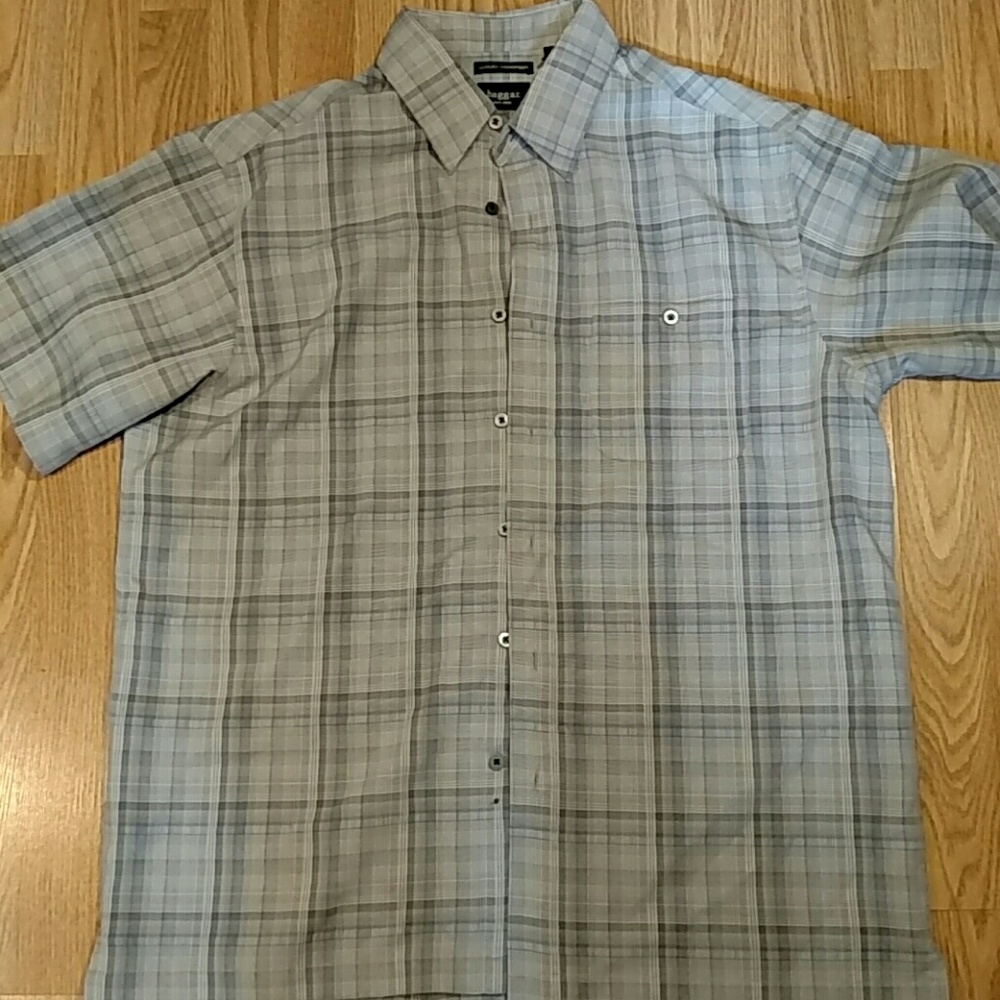 Short sleeve button down (Size L)