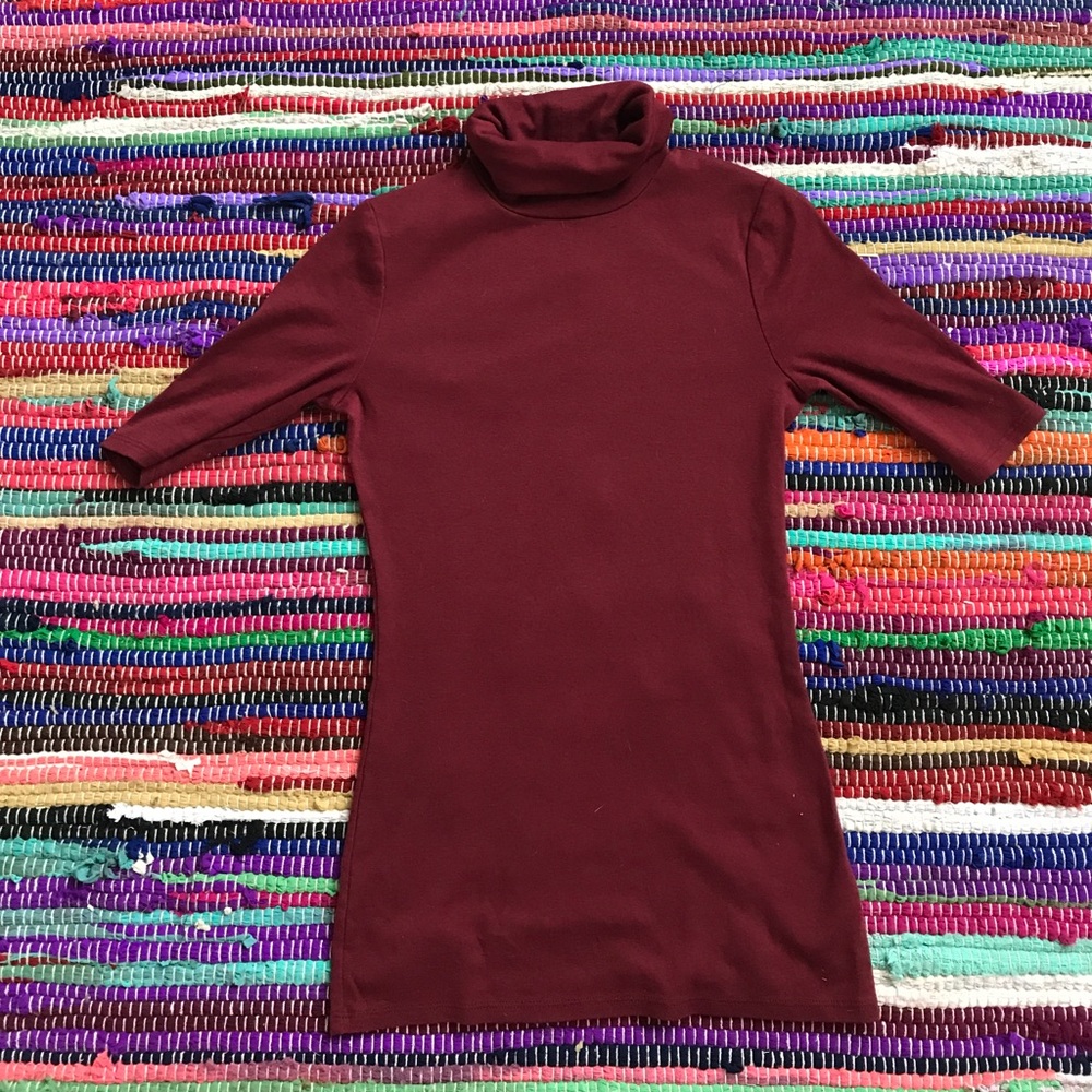Maroon turtle neck